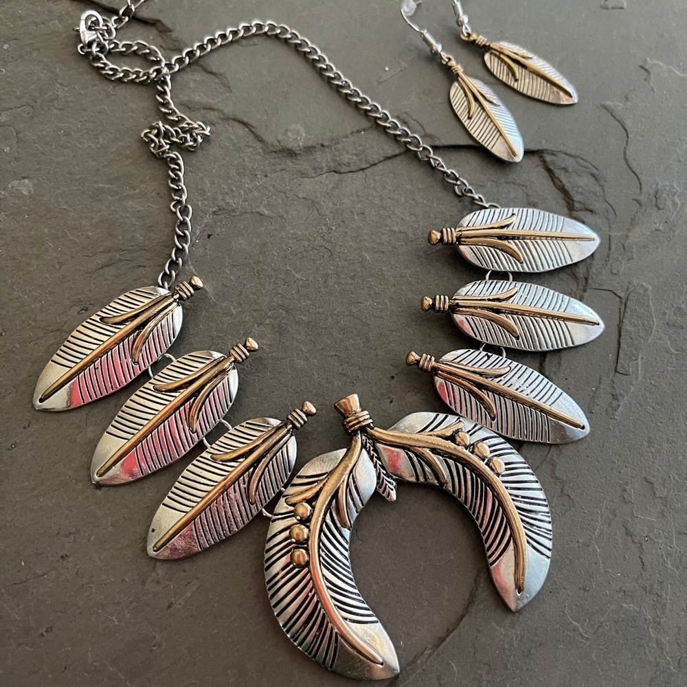 Feather necklace earrings set
